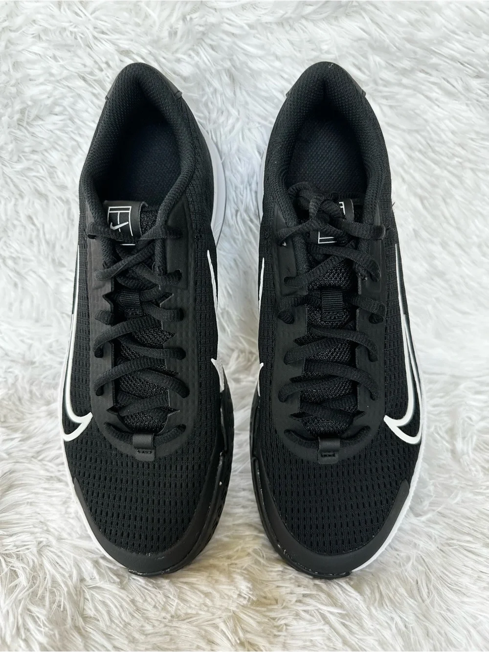 New in Box Nike Black and White Women's Vapor Lite 2 HC Athletic Shoes